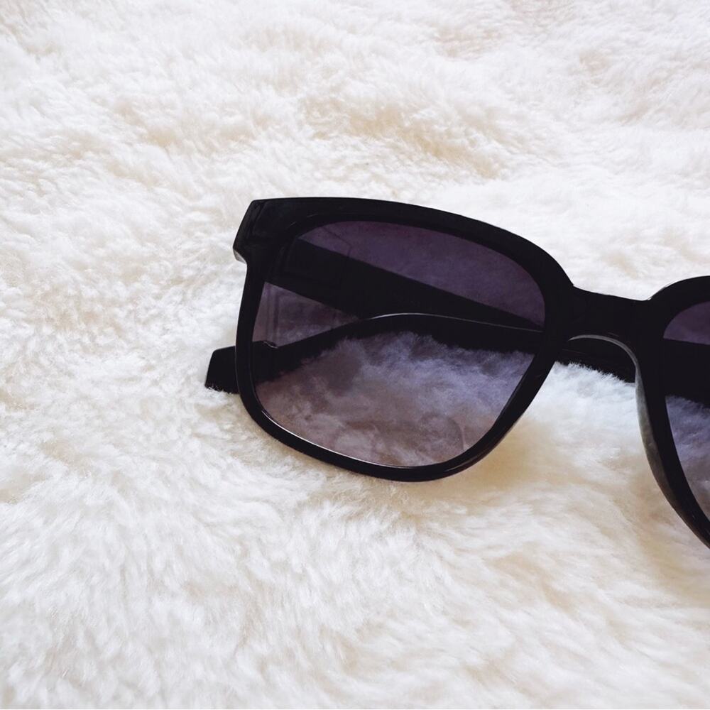 Oliver Black Oversized Chic Sunglasses - Picture 2 of 11